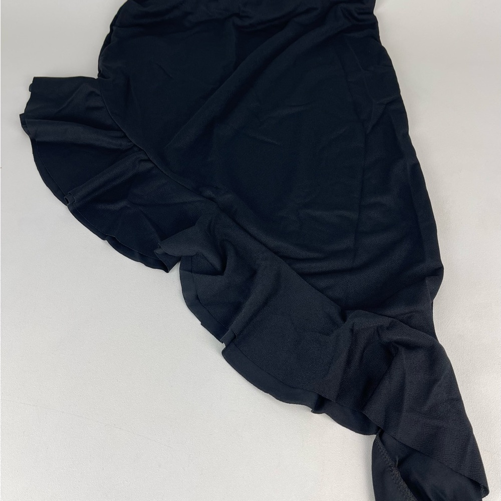 CO ORD BANDEAU TOP AND
RUFFLE SKIRT SET
Black